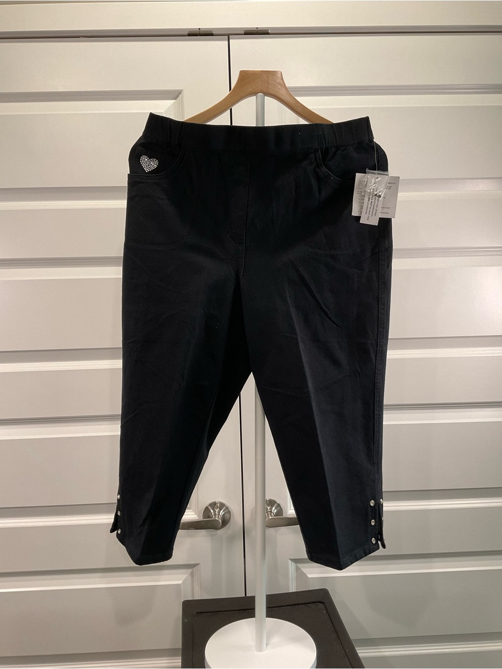 Quacker Factory Black Capri Pants with Heart Accent